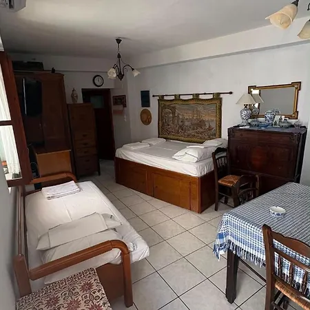 House 28sqm In Chora Скирос
